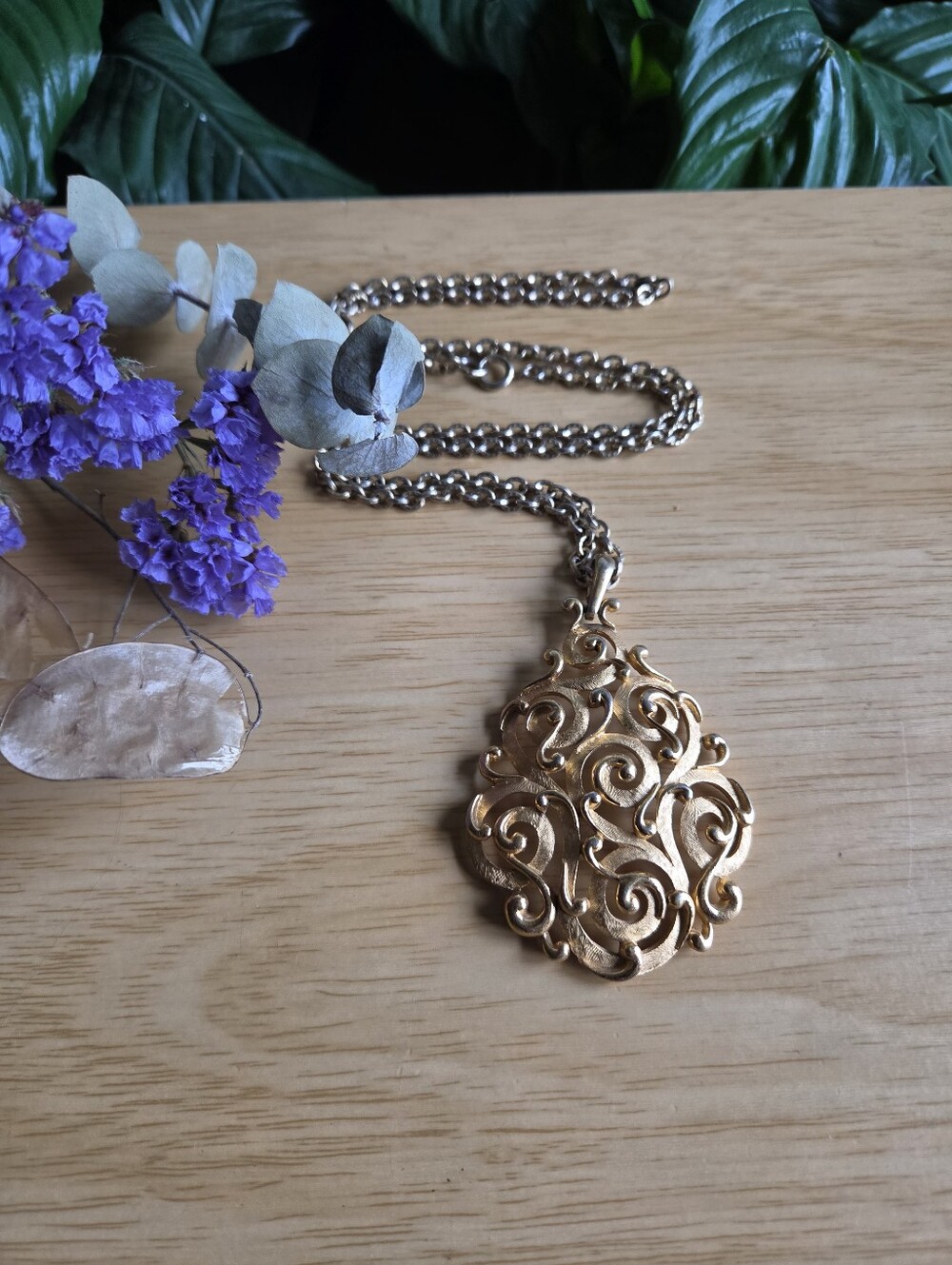 Vintage Crown Trifari Goltone Necklace